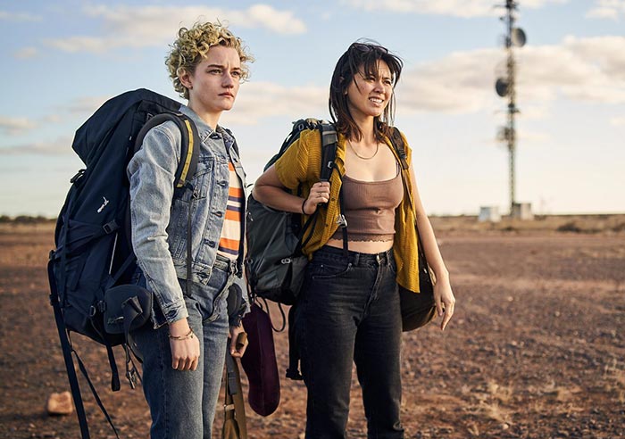 Джессика Хенвик в фильме Отель «Ройал»