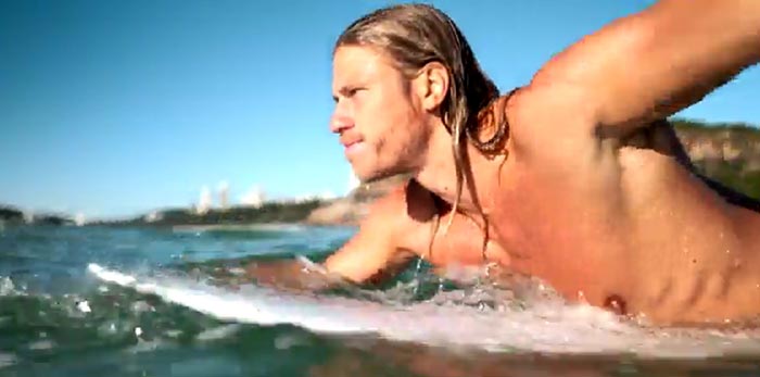 Джо Дэвидсон в фильме На гребне волны Возвращение