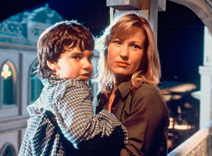 Джоуи Лорен Адамс в фильме Бипер