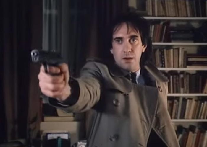 Джонатан Прайс в фильме Богомол