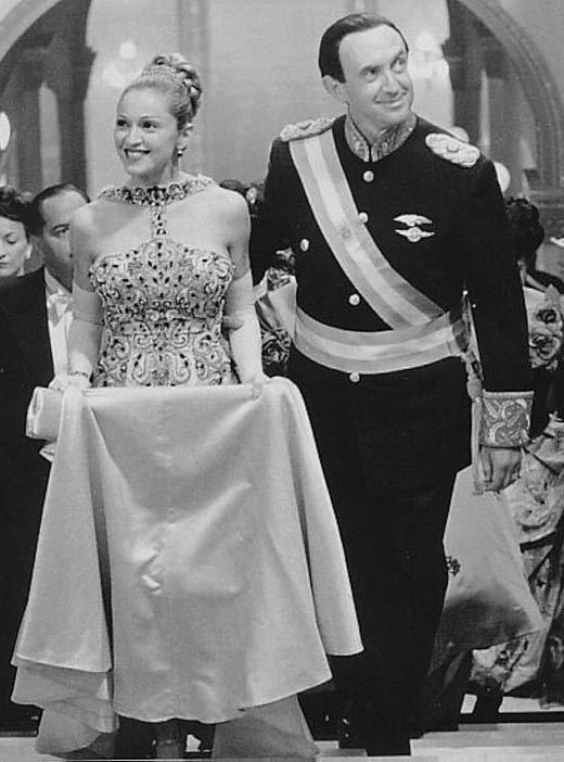 Джонатан Прайс в роли Хуана Перона