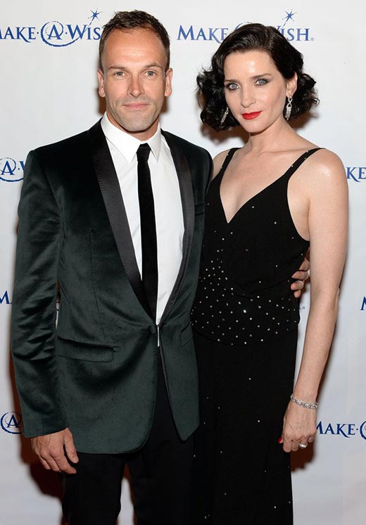 Джонни Ли Миллер и Мишель Хикс