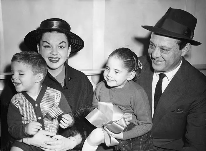 Джуди Гарленд и Сидни Люфт с детьми