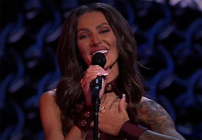 Карина Ломака в шоу Голос