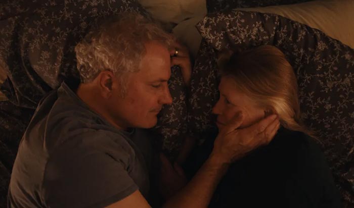 Кит Капферер и Тара Маллен в фильме Призрачный свет