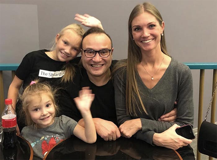 Константин Генич с женой и дочерьми