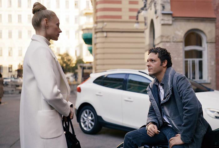 Константин Крюков в фильме Маме снова 17