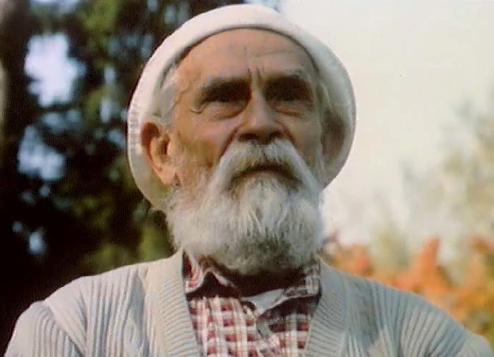 Константин Титов в фильме Помнишь запах сирени...