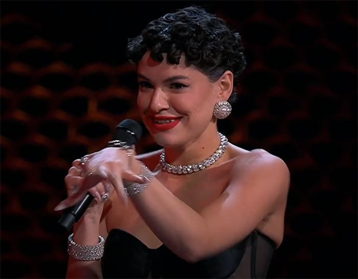 Ксения Аксютик в шоу Голос