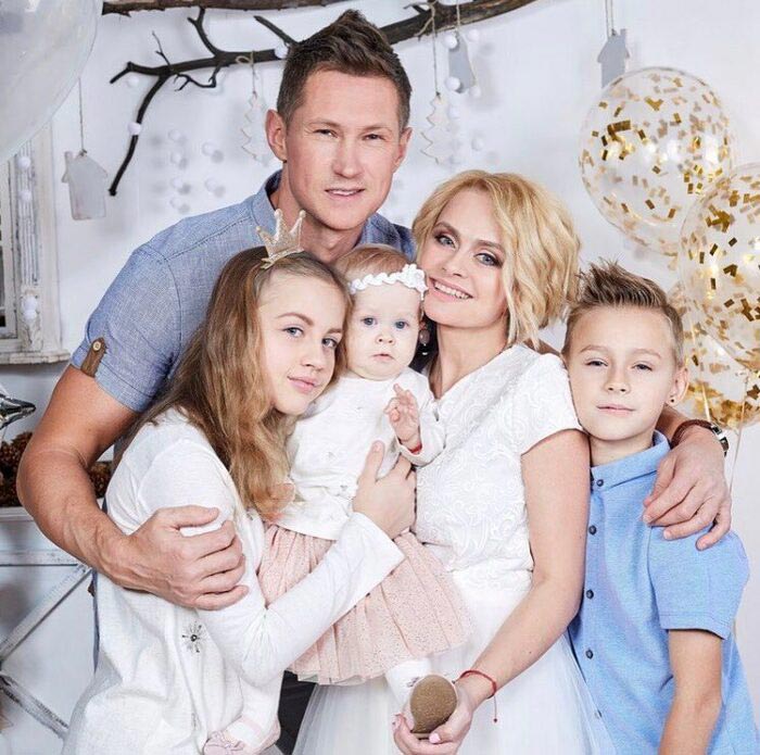 Лариса Грибалева и Александр Ставер с детьми