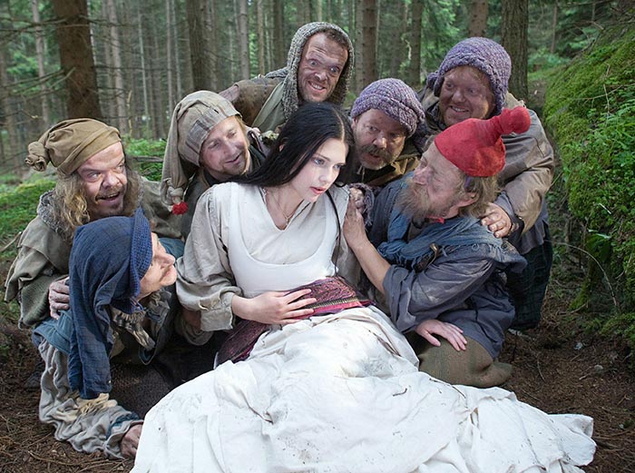 Лаура Берлин в фильме Белоснежка