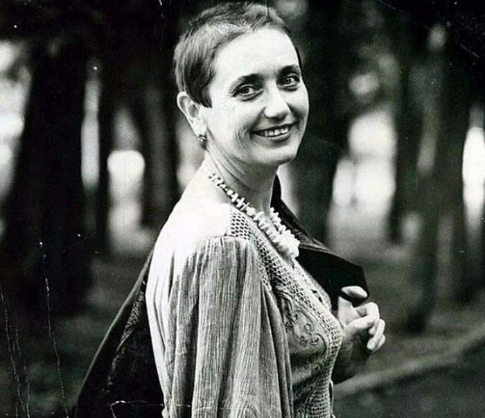 взрослая Лена Могучева