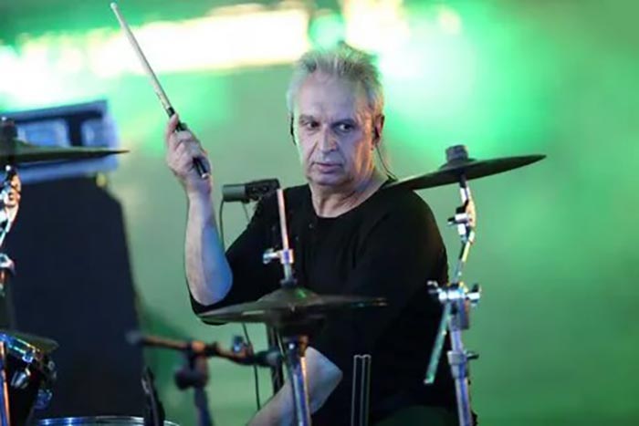 барабанщик Леонид Кирнос