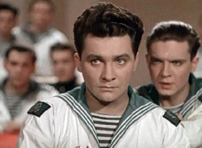 Лев Фричинский в фильме Звезды на крыльях