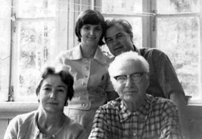 Ливий Щипачёв с женой Мариной, отцом и третьей женой отца