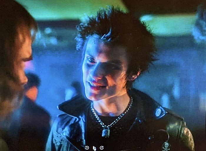 Луис Патридж в сериале Пистолет