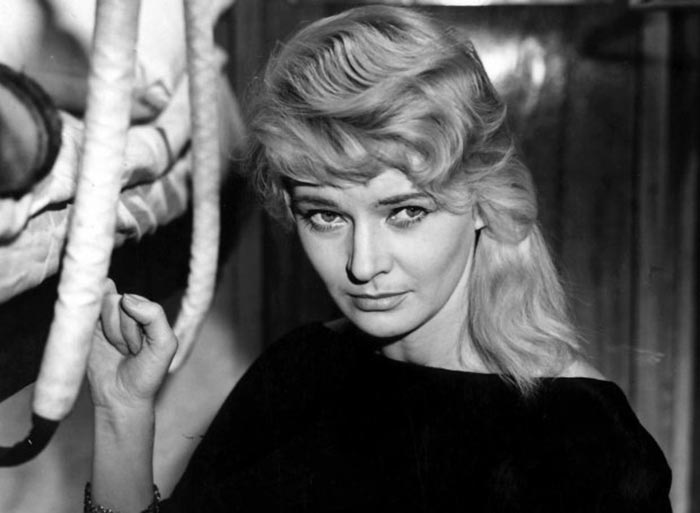 Люцина Винницкая в фильме Загадочный пассажир