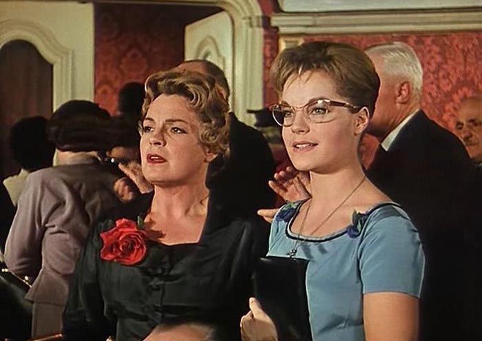 Магда Шнайдер в фильме Наполовину нежная