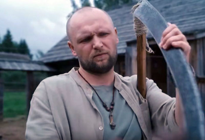 Максим Брагинец в сериале Забытый остров