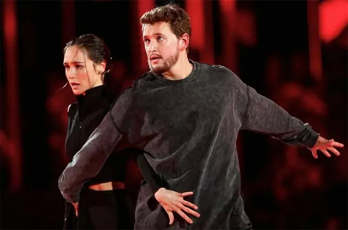 Максим Ковтун и Азиза Минекаева в шоу Ледниковый период