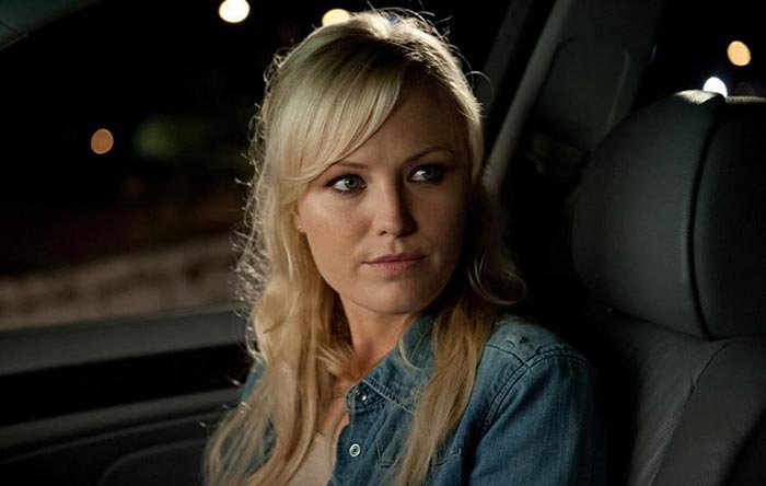 Малин Акерман в фильме Уловка .44