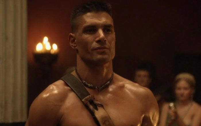 Ману Беннетт в сериале Спартак: Кровь и песок