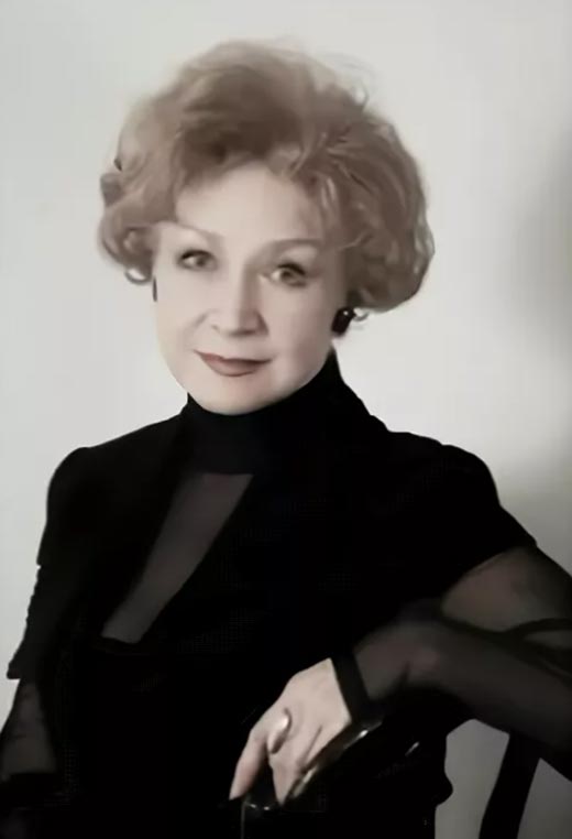 актриса Маргарита Алашеева