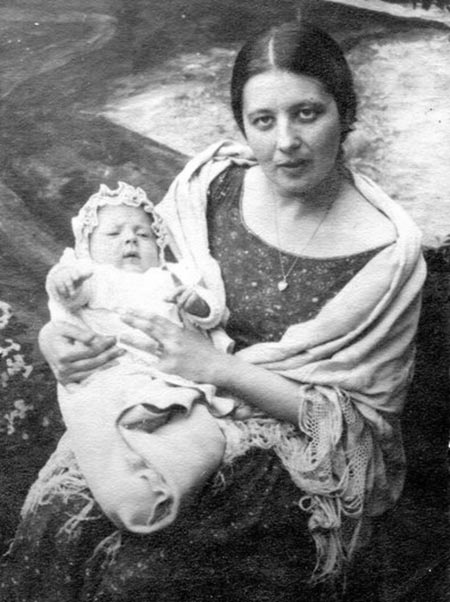 Маргарита Эммануиловна Голосовкер с сыном