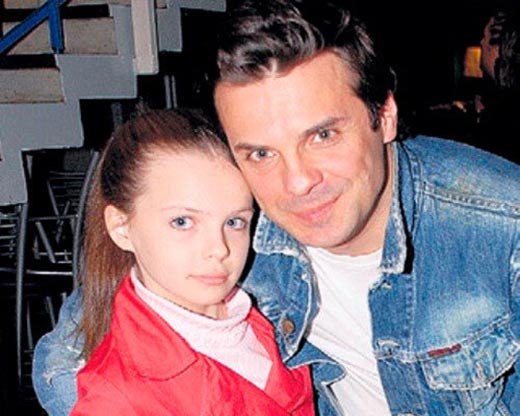 Мария Астахова в детстве с отцом