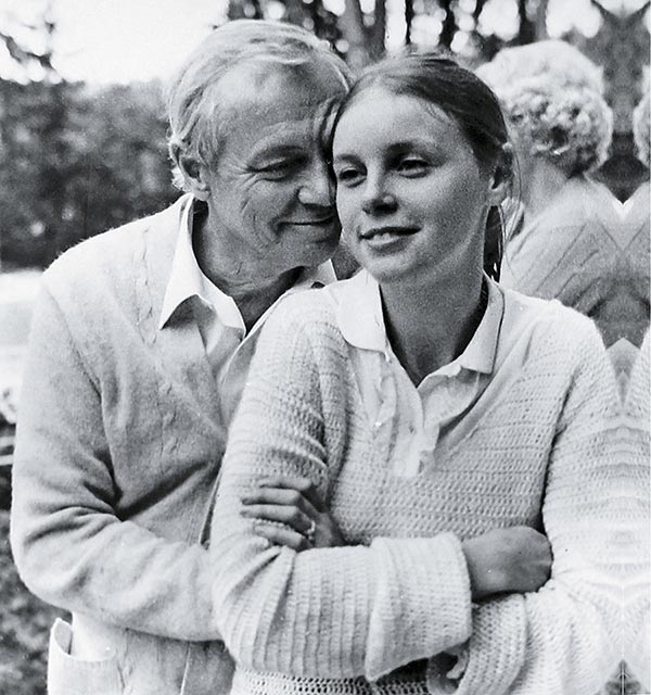 Мария Лаврова в юности и отец Кирилл Лавров