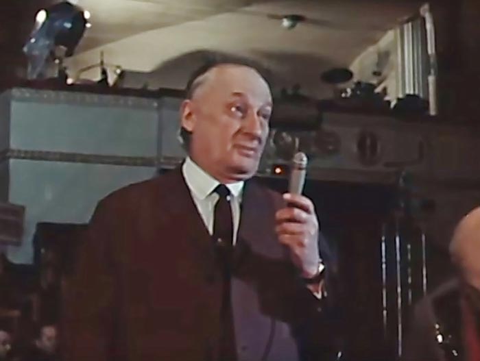 Марк Местечкин в фильме Представление начинается!