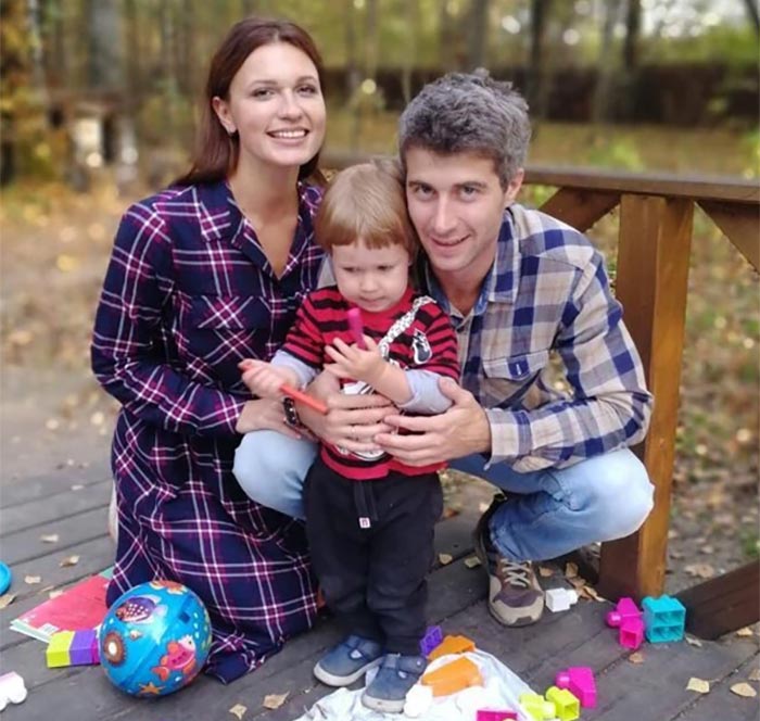 Матвей Жизневский и Екатерина Демидова с сыном