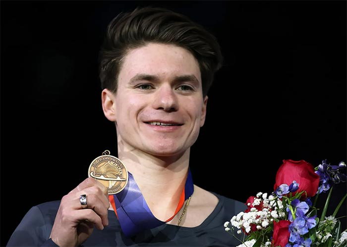 Американский фигурист Максим Наумов