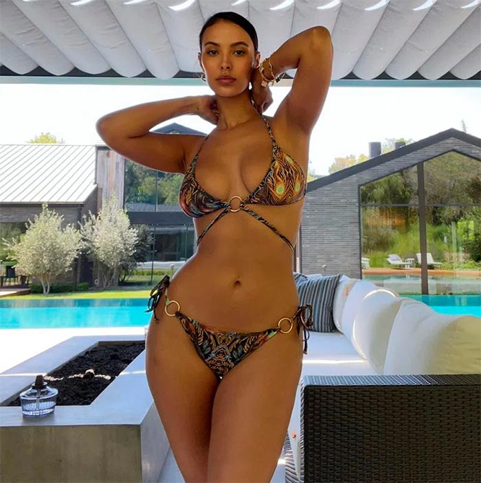 Майя Джама в купальнике