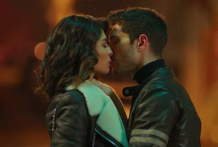 Мелиса Памук в сериале Столкновение