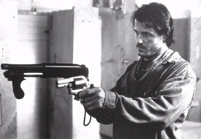 Майкл Паре в фильме Койот