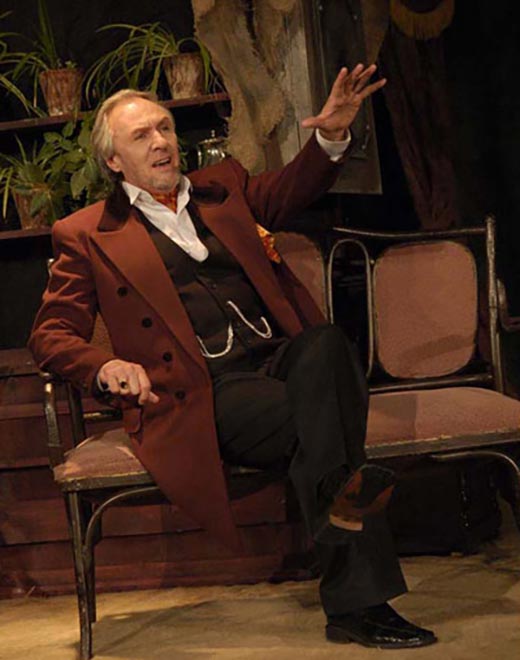 Михаил Новаков в спектакле Васса Железнова