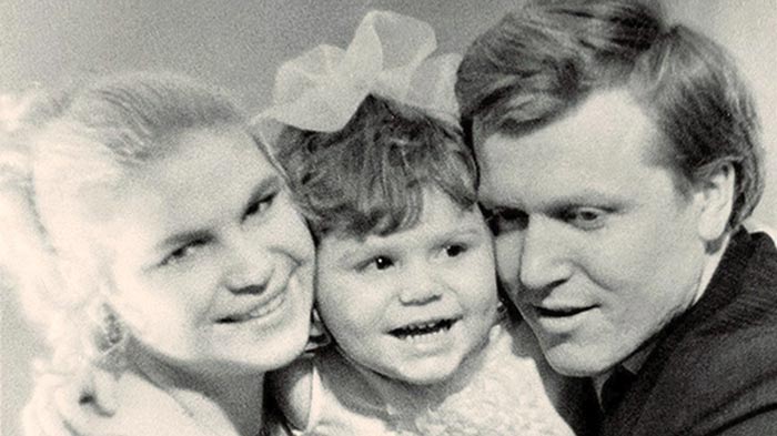 Михаил Пташук с женой и дочерью