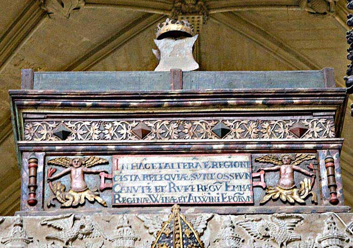 Могила Кнуда Великого в Винчестерском соборе