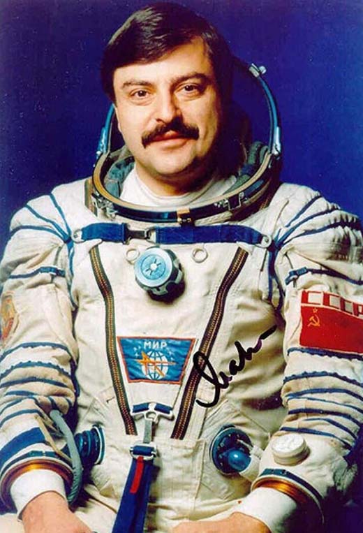 космонавт Муса Манаров