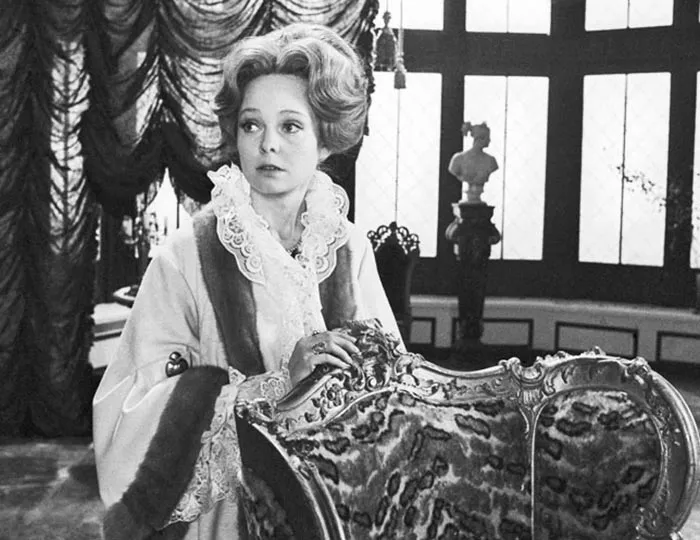 Наталья Белохвостикова в роли Анны Стюарт