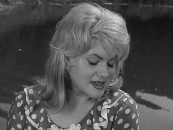 Наталья Фекленко в фильме Весна поёт