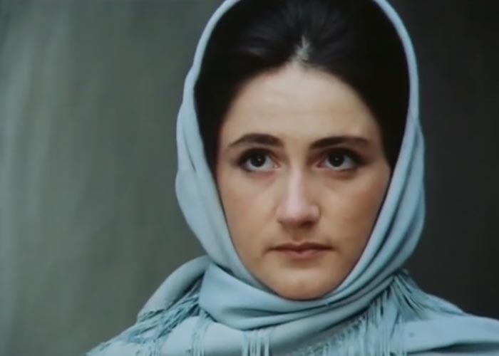 Нато Шенгелая в фильме Раненые камни