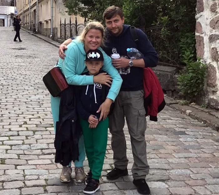 Никита Барсуков и Татьяна Трунова с сыном