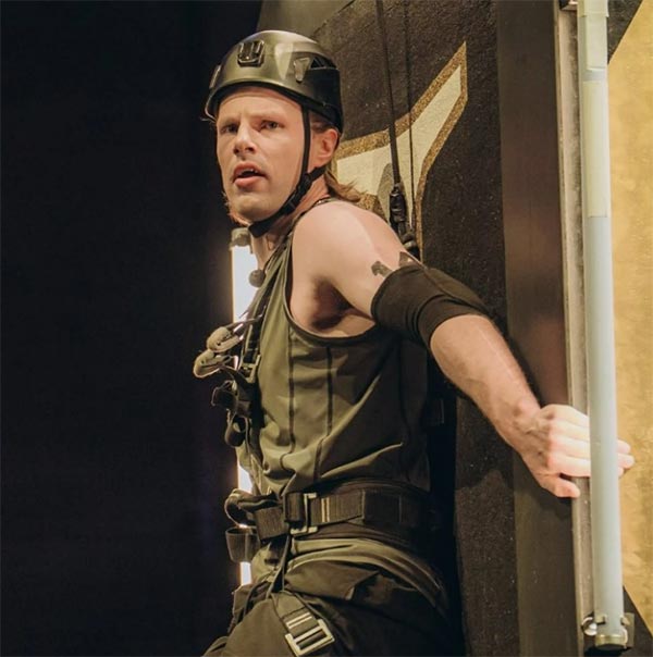 Никита Ушнев в шоу Титаны