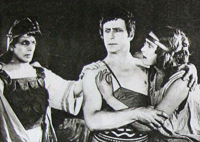 Николай Дейнар в роли Спартака