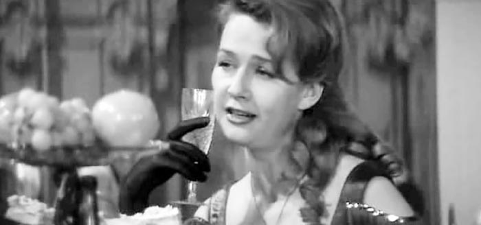 Нина Веселовская в роли Раисы Окипной