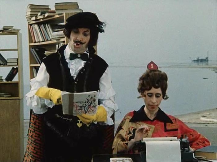 Нора Грякалова в фильме Весёлое сновидение, или Смех и слёзы