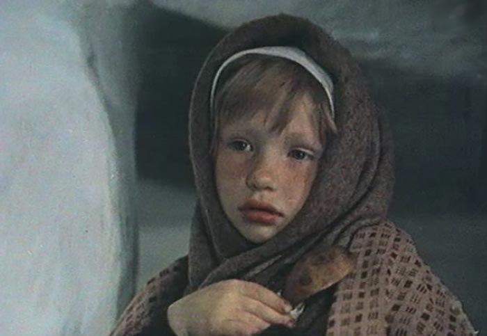 Оксана Захарова в фильме Праздники детства