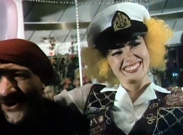 Оксана Шагдар в фильме Третий не лишний